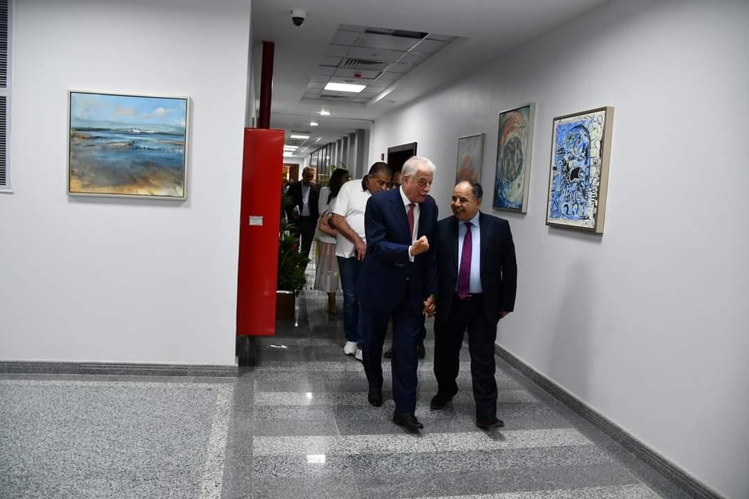 محافظ جنوب سيناء يصطحب وزير المالية في جولة تفقدية لمبني مجلس مدينة شرم الشيخ 