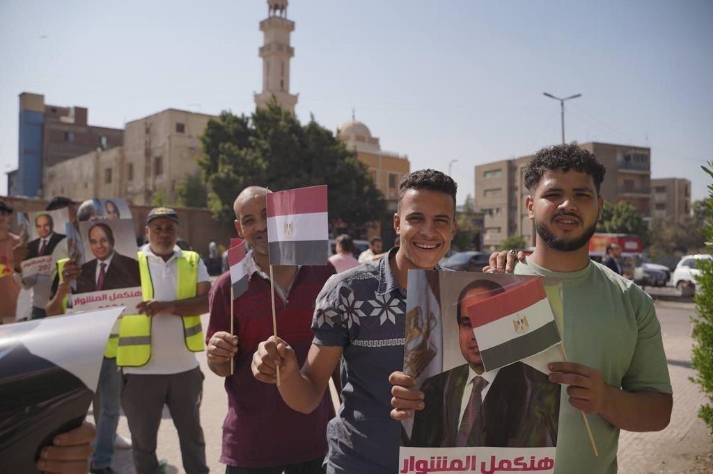 مئات المواطنين التوافد على مقرات الشهر العقاري بمدينة نصر