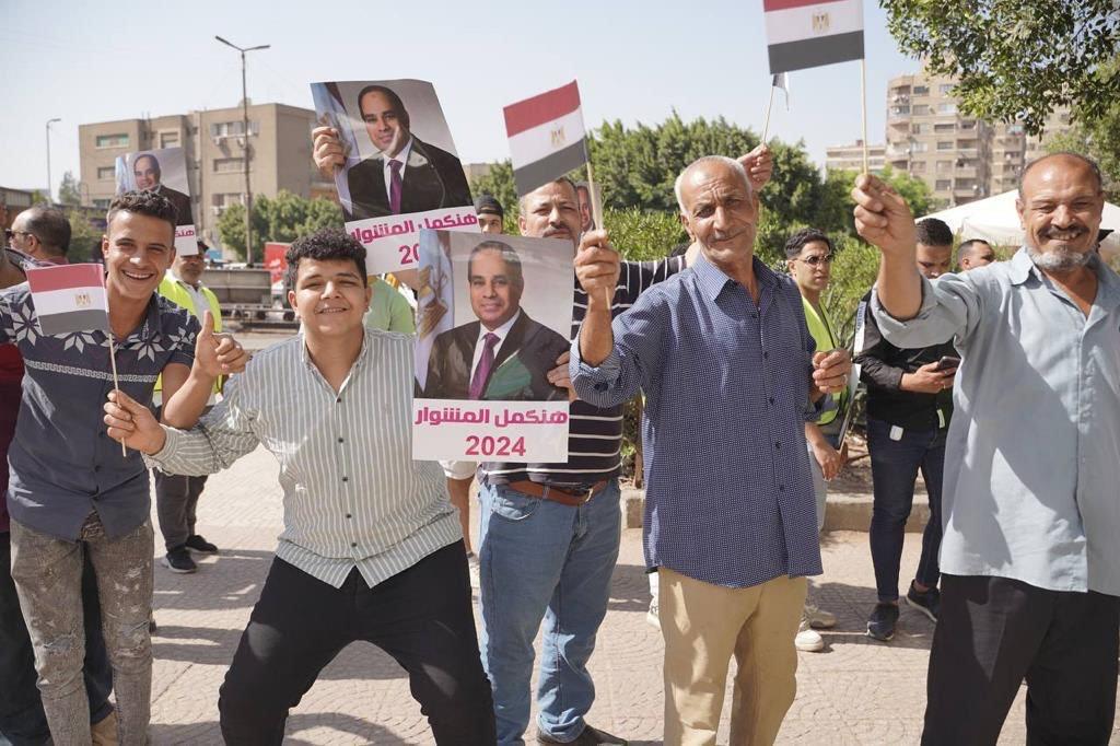 مئات المواطنين التوافد على مقرات الشهر العقاري بمدينة نصر