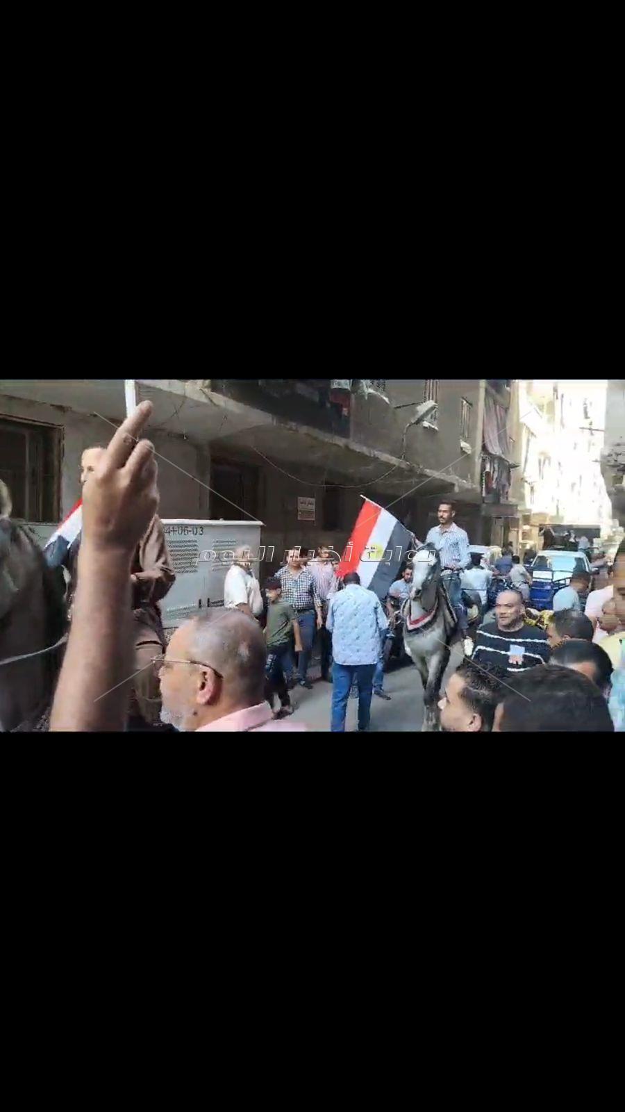اهالي الوراق يغنون علي انغام الموسيقى و الطبل البلدي و الخيل "بنحبك ياسيسي"