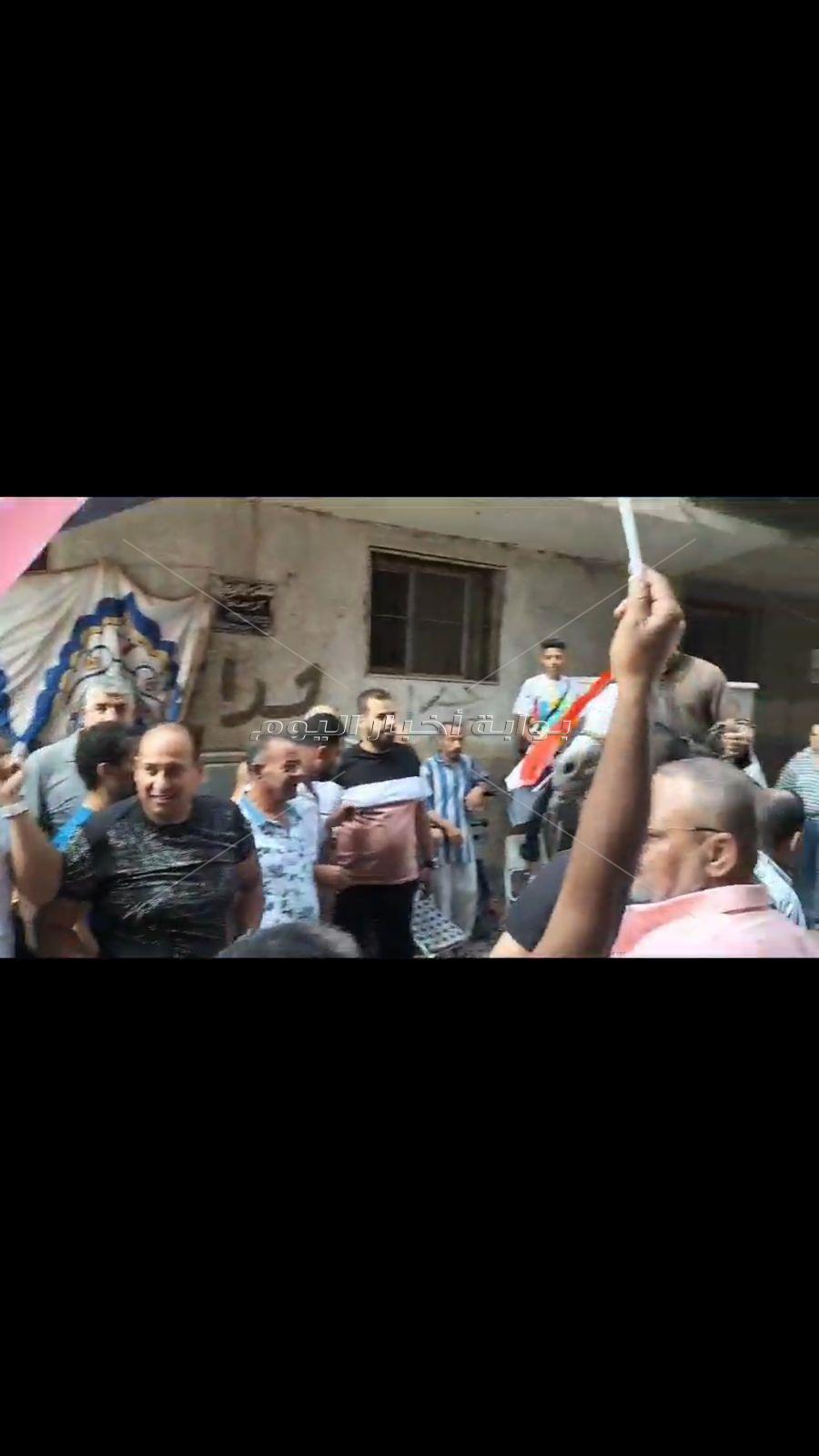 اهالي الوراق يغنون علي انغام الموسيقى و الطبل البلدي و الخيل "بنحبك ياسيسي"