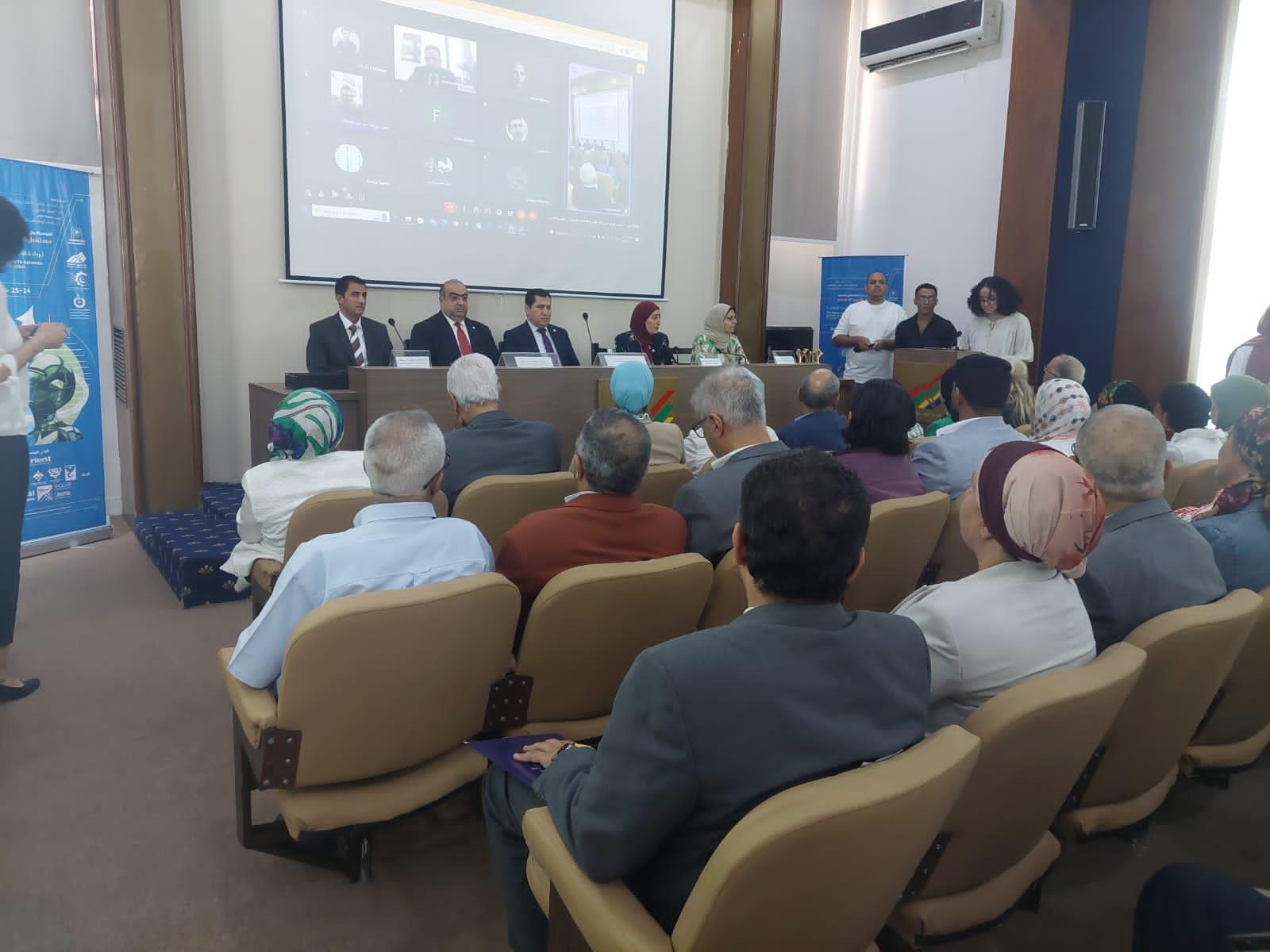 جميع مستلزمات المؤتمر العلمي الدولي السابع تم تصنيعها بأيدي أساتذة وطلاب جامعة حلوان
