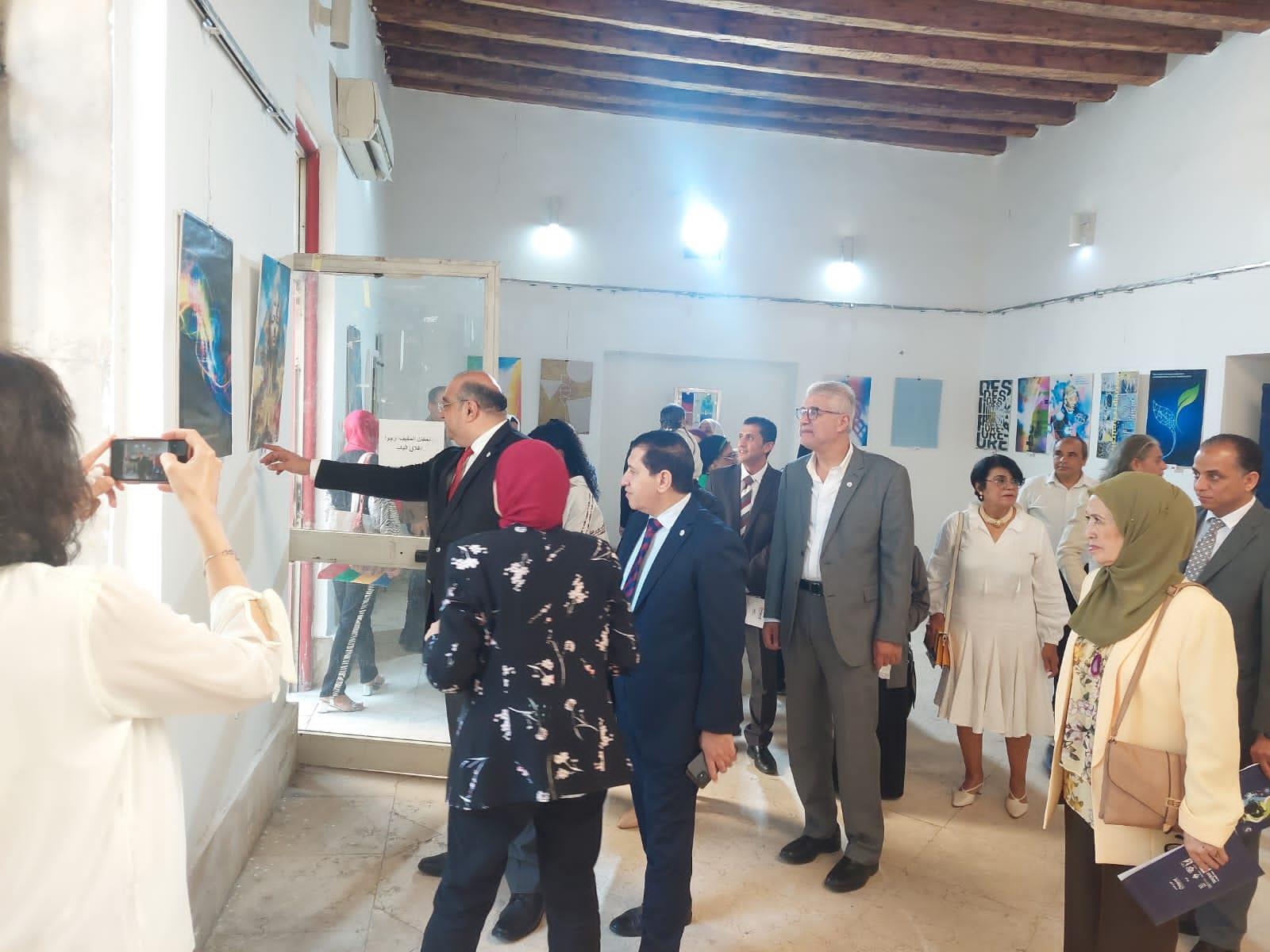 جميع مستلزمات المؤتمر العلمي الدولي السابع تم تصنيعها بأيدي أساتذة وطلاب جامعة حلوان