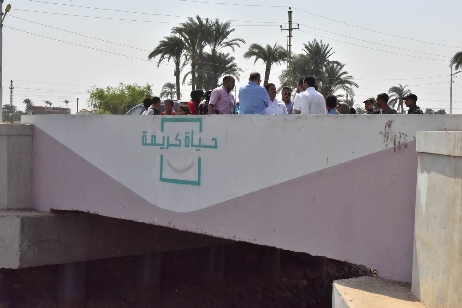 جانب من الجولات الميدانية للمحافظ