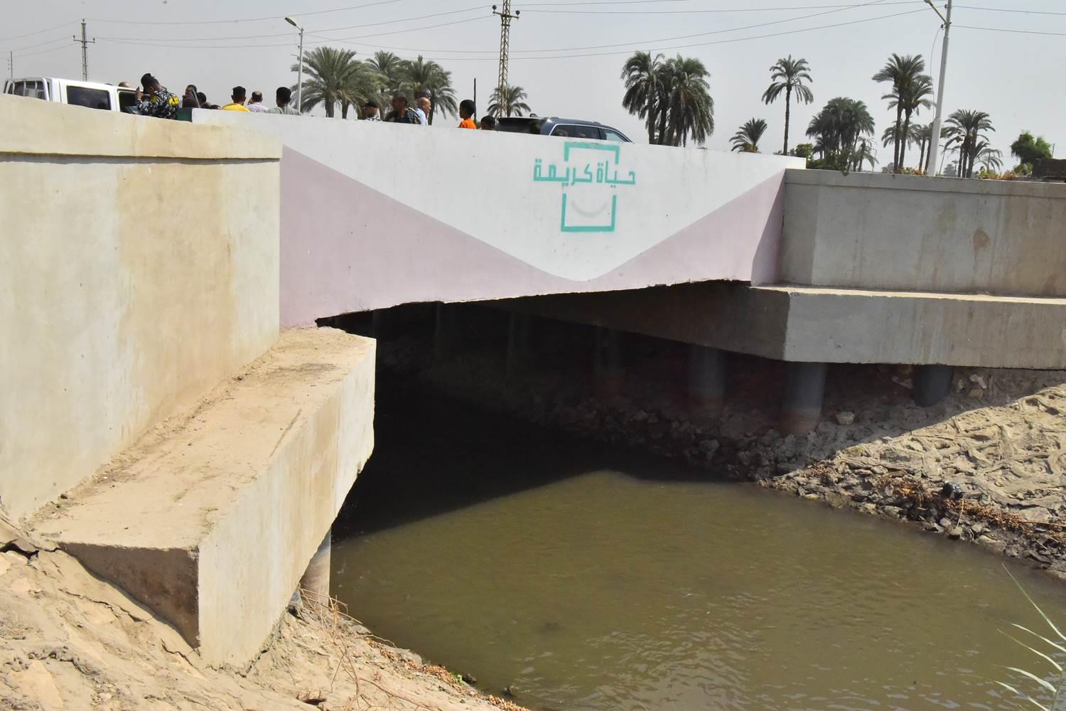 جانب من الجولات الميدانية للمحافظ