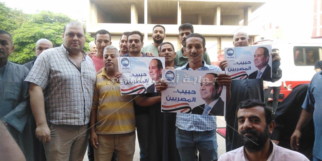 طوابير طويلة أمام مكاتب الشهر العقارى بالشرقية لرد الجميل للرئيس السيسي	