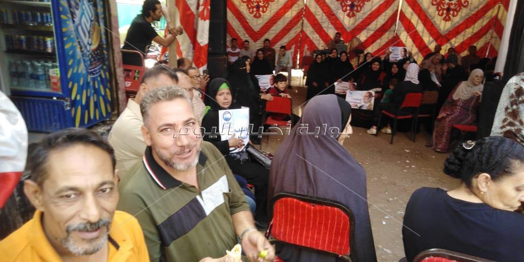 طوابير طويلة أمام مكاتب الشهر العقارى بالشرقية لرد الجميل للرئيس السيسي	