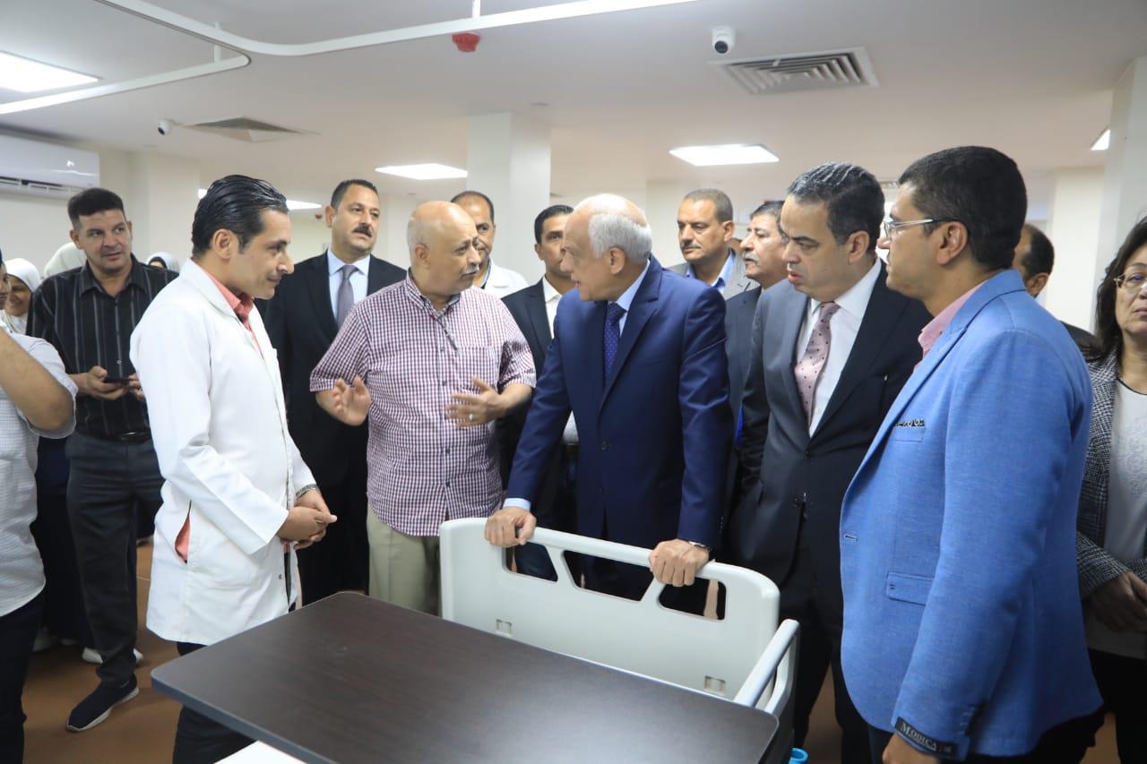 محافظة الجيزة خلال الجولة التفقدية لمستشفي أبو النمرس