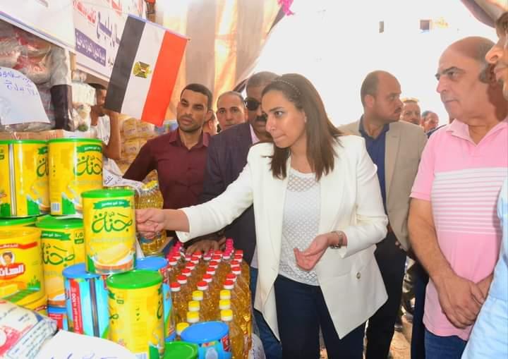 نائب محافظ البحيرة تفتتح معرضا للسلع الغذائية بمدينة دمنهور. 