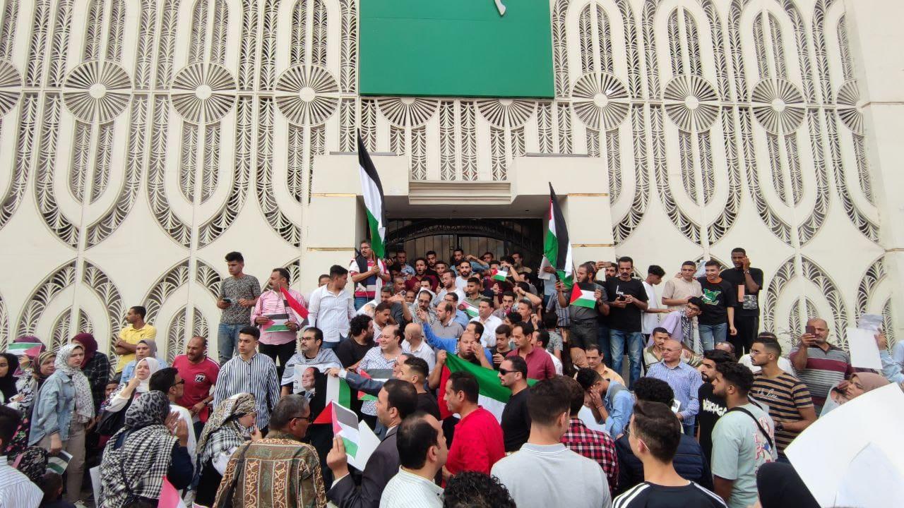 وقفة احتجاجية ضد العدوان الإسرائيلي علي غزة
