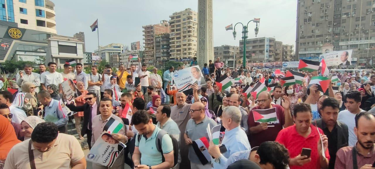 وقفة احتجاجية ضد العدوان الإسرائيلي علي غزة