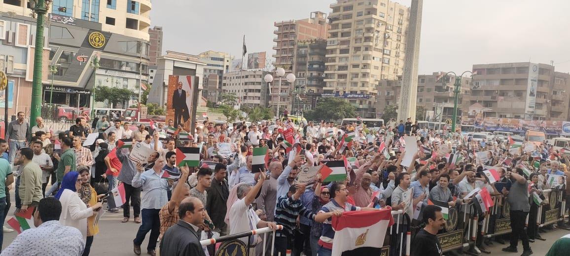 وقفة احتجاجية ضد العدوان الإسرائيلي علي غزة