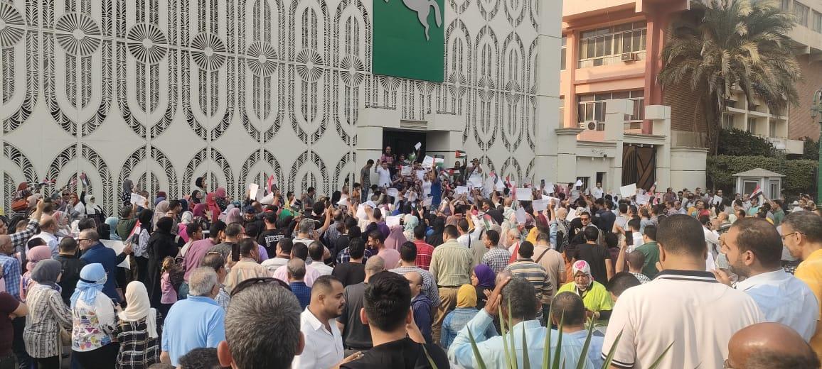 وقفة احتجاجية ضد العدوان الإسرائيلي علي غزة