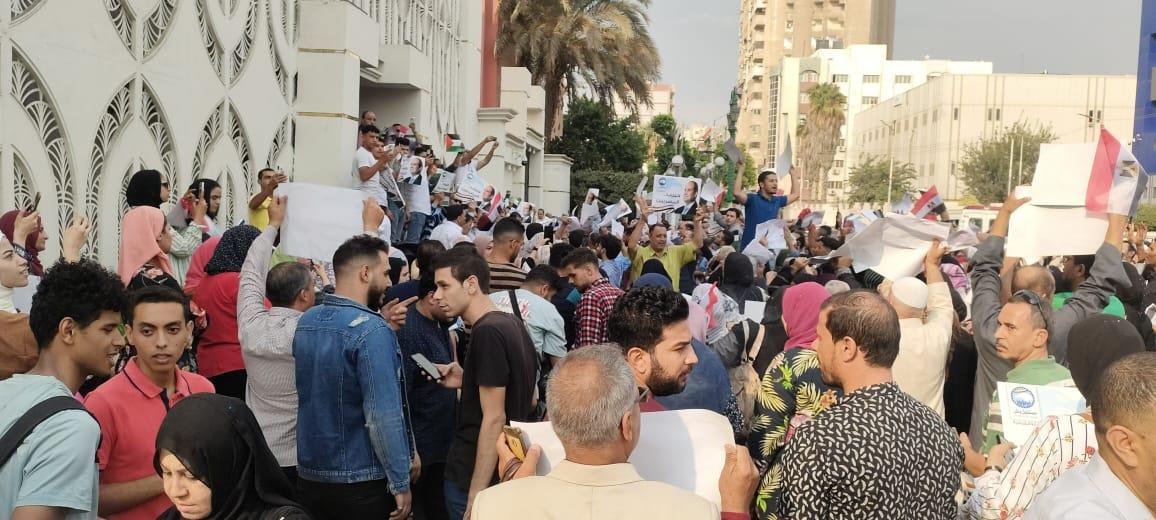 وقفة احتجاجية ضد العدوان الإسرائيلي علي غزة