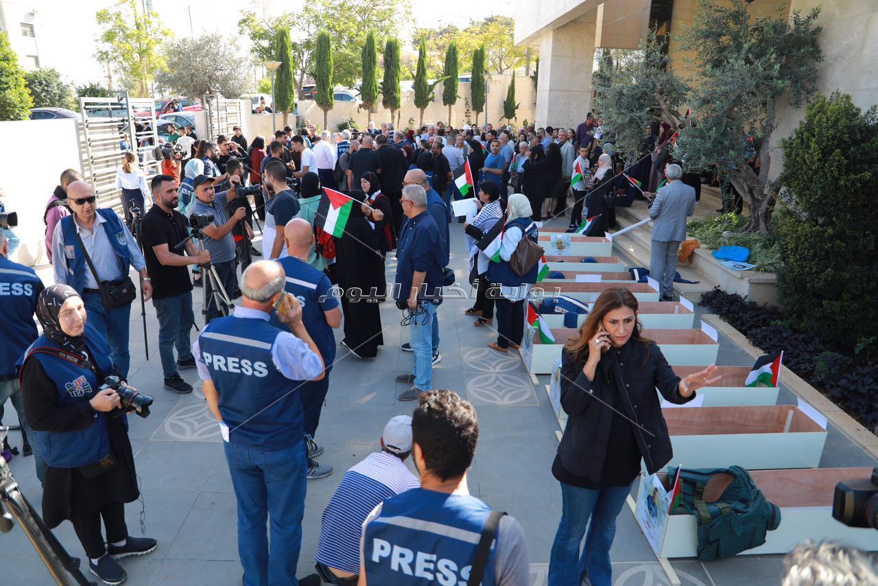 الصحفيين الفلسطينيين تنظم مسيرة التوابيت