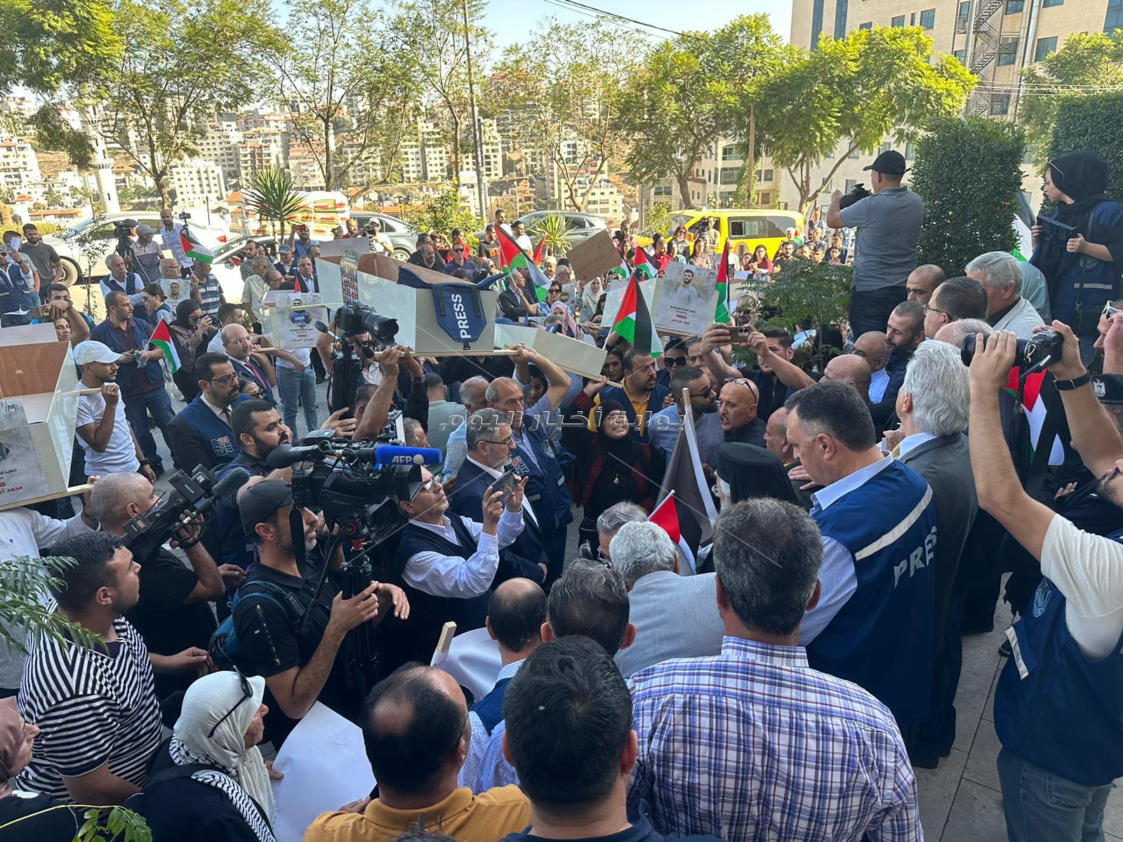 الصحفيين الفلسطينيين تنظم مسيرة التوابيت