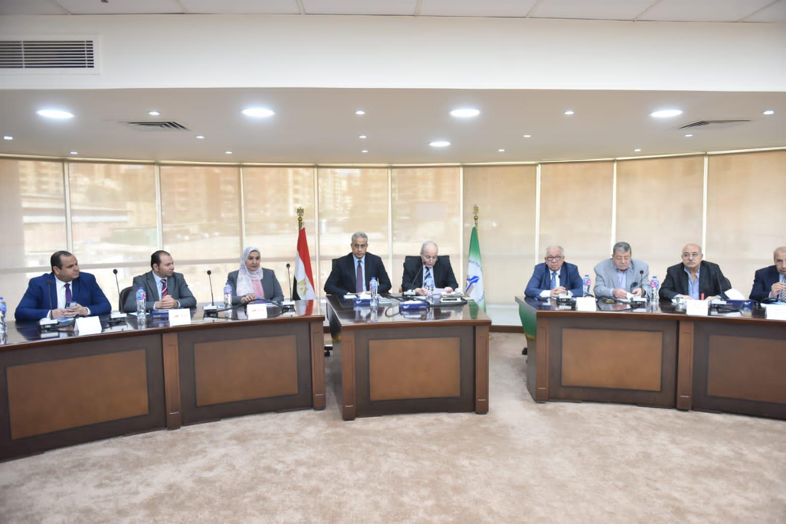 شحاته يزور  "مقاولي البناء والتشييد" ويدعوهم لطرح رؤيتهم لقانون العمل الجديد 