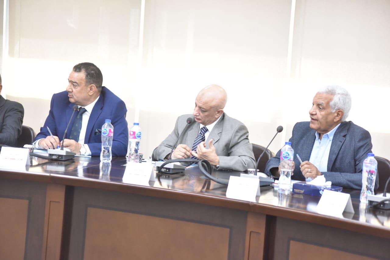 شحاته يزور  "مقاولي البناء والتشييد" ويدعوهم لطرح رؤيتهم لقانون العمل الجديد 