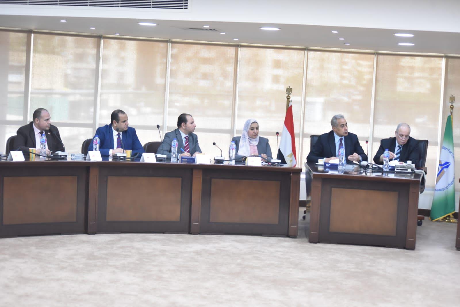 شحاته يزور  "مقاولي البناء والتشييد" ويدعوهم لطرح رؤيتهم لقانون العمل الجديد 