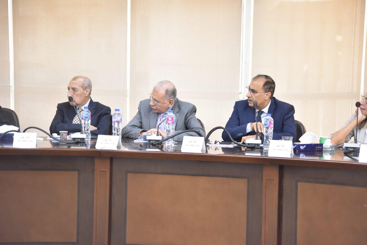 شحاته يزور  "مقاولي البناء والتشييد" ويدعوهم لطرح رؤيتهم لقانون العمل الجديد 