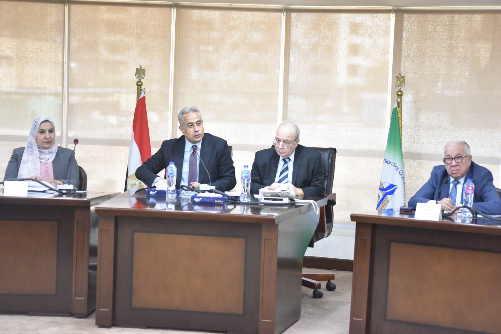 شحاته يزور  "مقاولي البناء والتشييد" ويدعوهم لطرح رؤيتهم لقانون العمل الجديد 