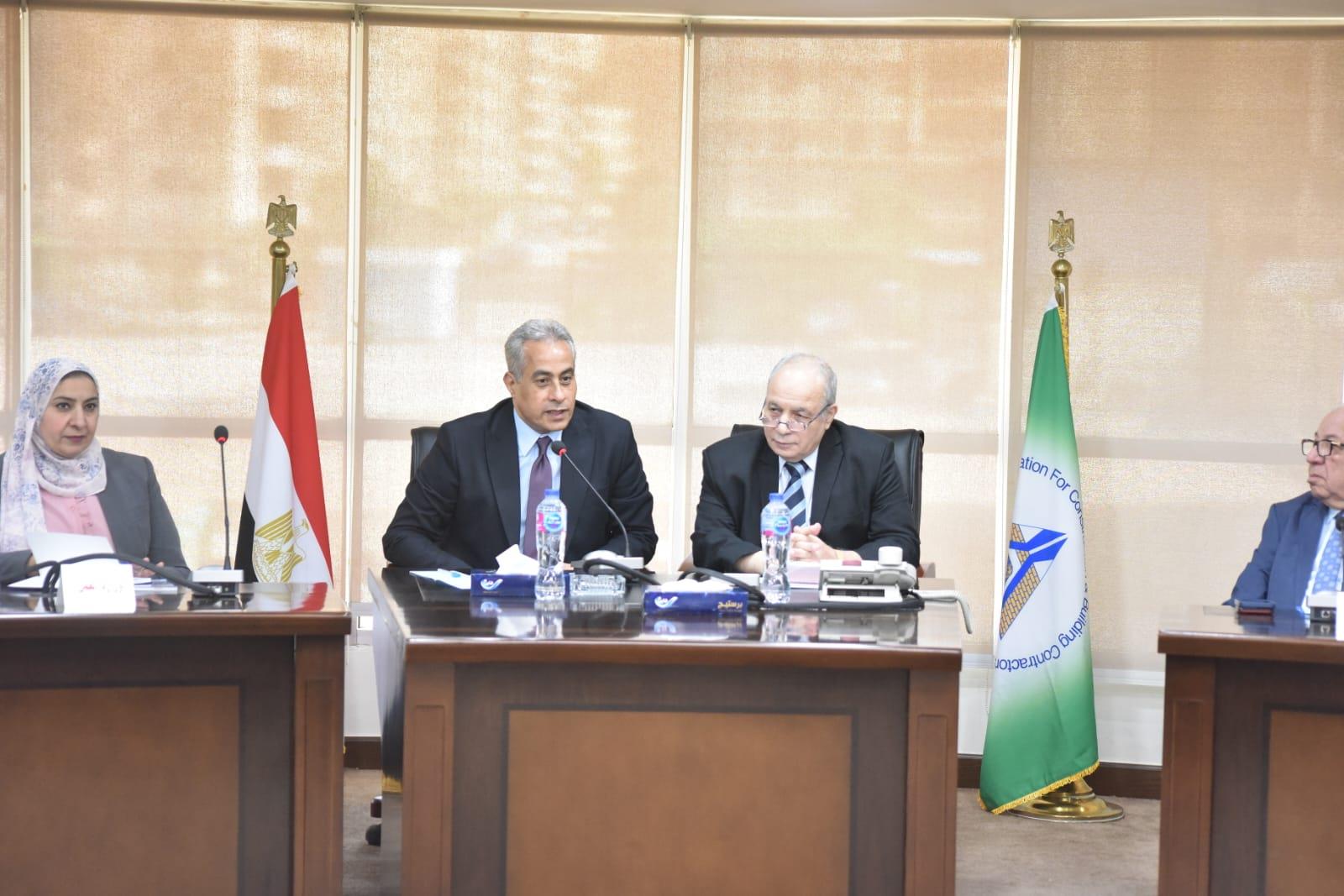 شحاته يزور  "مقاولي البناء والتشييد" ويدعوهم لطرح رؤيتهم لقانون العمل الجديد 