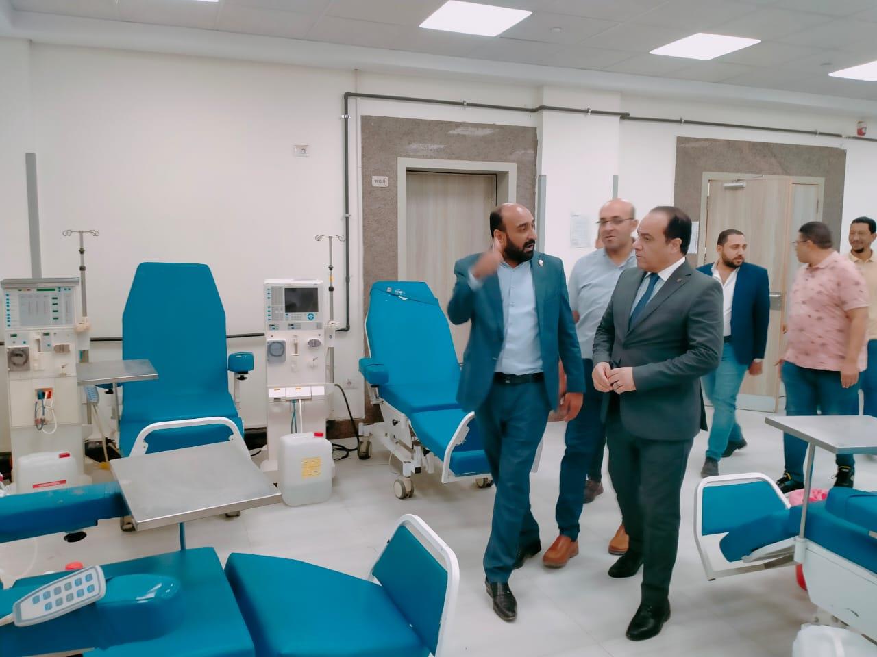 وكيل صحة سوهاج يوجه بتشغيل أجهزة غسيل كلوي ومناظير بمستشفى برديس
