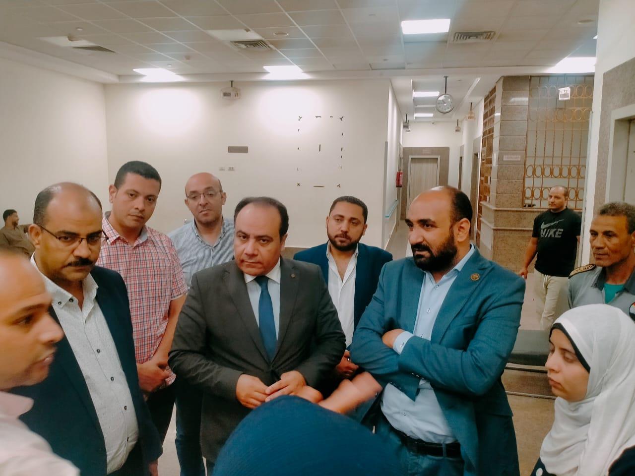 وكيل صحة سوهاج يوجه بتشغيل أجهزة غسيل كلوي ومناظير بمستشفى برديس