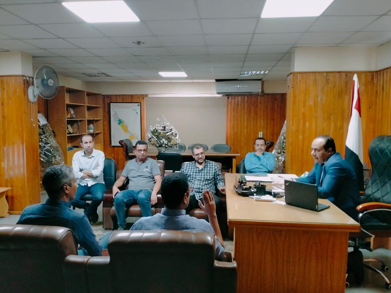 وكيل صحة سوهاج يجتمع مع مدير فرع هيئة الإسعاف المصرية لمناقشة آليات العمل المشتركة