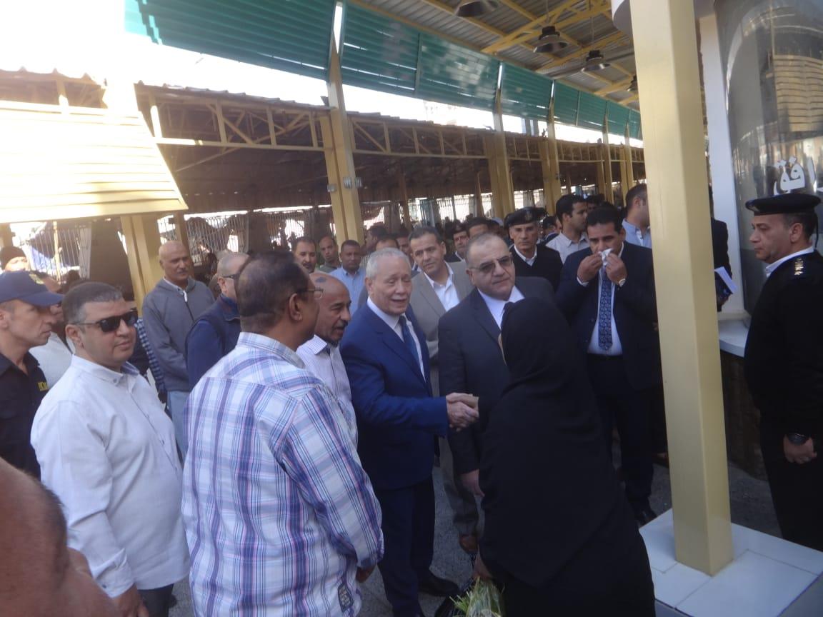 محافظ الأقصر يفتتح سوق خضار شرق السكة