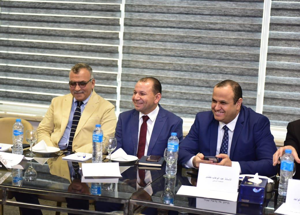 التقى قيادات "الغرف التجارية".. - وزيرالعمل:هدفنا صناعة بيئة عمل لائقة وصحية وجاذبة للاستثمار..