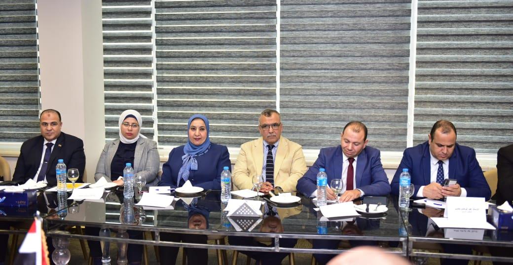 التقى قيادات "الغرف التجارية".. - وزيرالعمل:هدفنا صناعة بيئة عمل لائقة وصحية وجاذبة للاستثمار..