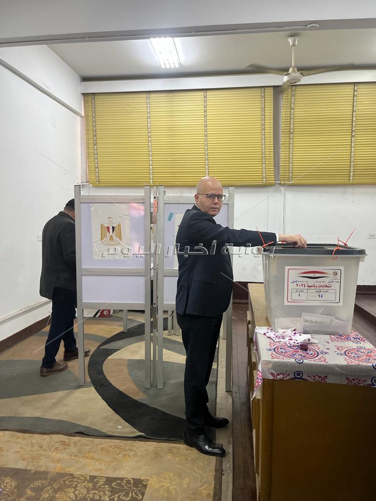 عضو مجلس أمناء الحوار الوطني يدلي بصوته في الانتخابات الرئاسية