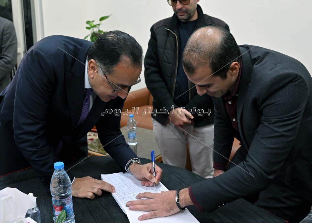 رئيس الوزراء يدلى بصوته بلجنة بالعاصمة الإدارية