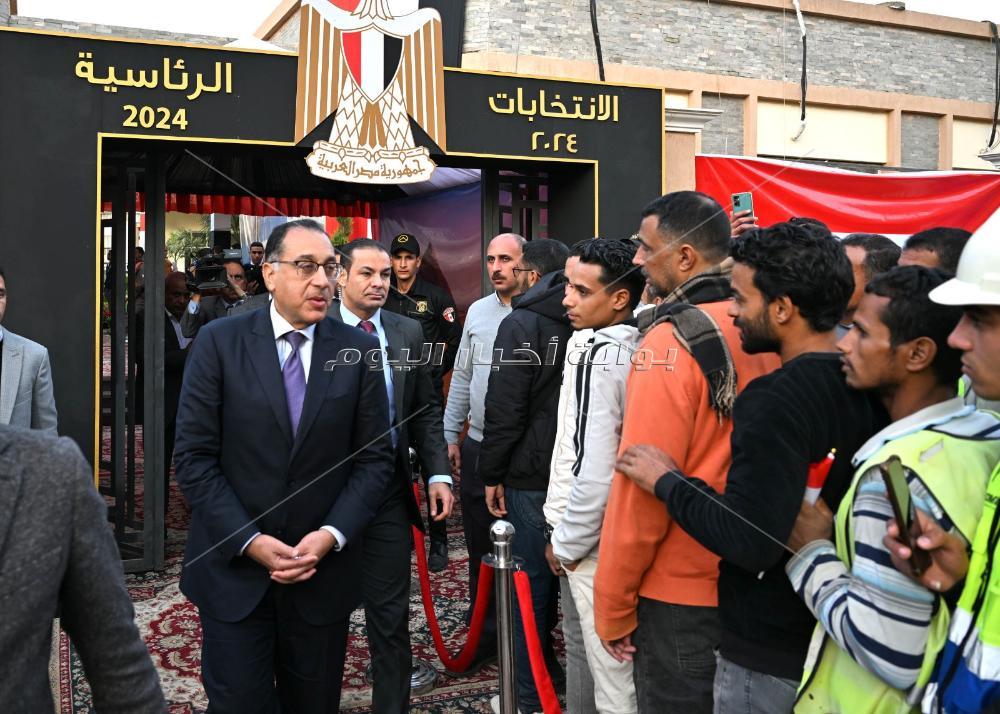 رئيس الوزراء يدلى بصوته بلجنة بالعاصمة الإدارية