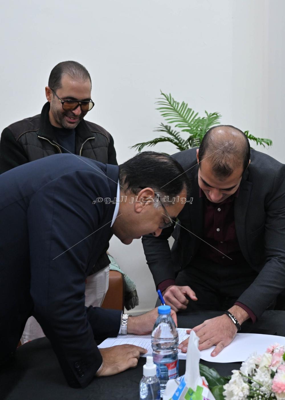 رئيس الوزراء يدلى بصوته بلجنة بالعاصمة الإدارية