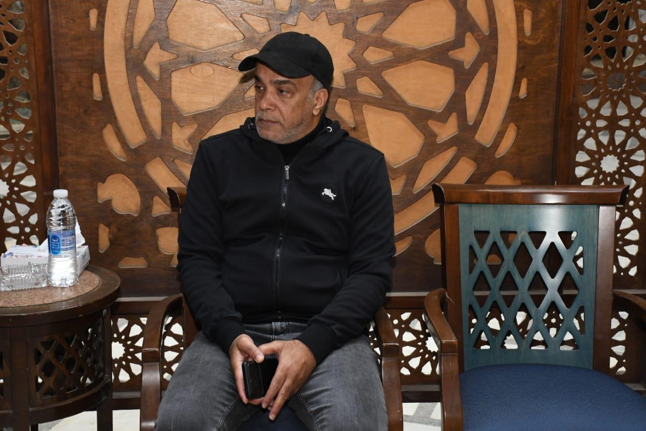 بحضور أيمن بهجت قمر ونجوم الفن.. بدء عزاء الراحل «عادل أنور»
