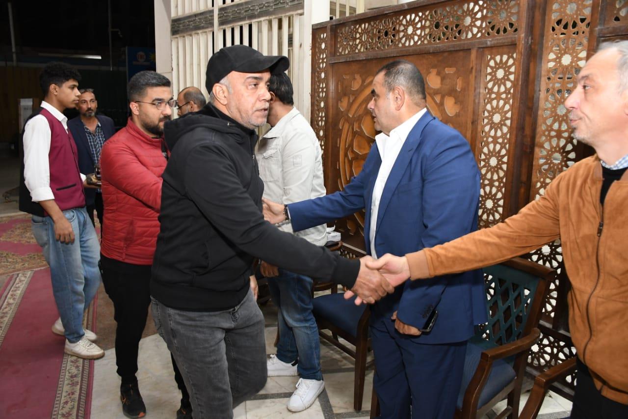 بحضور أيمن بهجت قمر ونجوم الفن.. بدء عزاء الراحل «عادل أنور»
