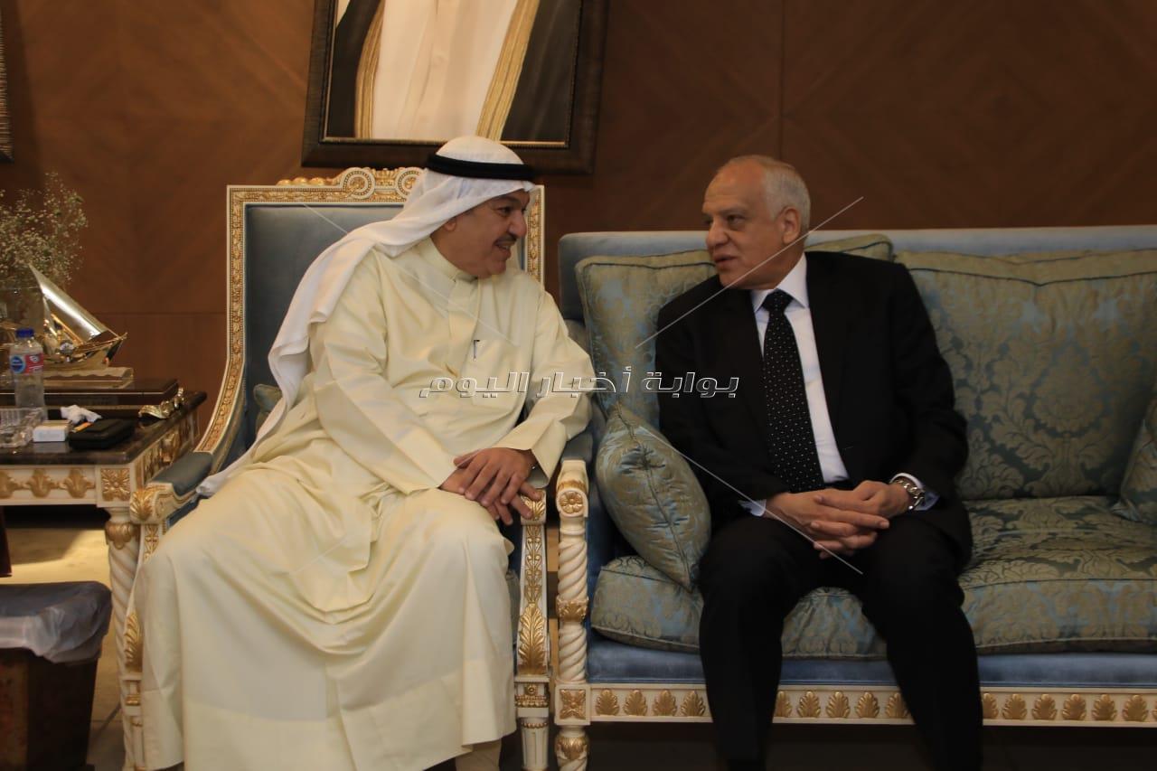 اللواء أحمد راشد محافظ الجيزة خلال تقديم واجب العزاء فى وفاة الشيخ نواف الأحمد أمير دولة الكويت
