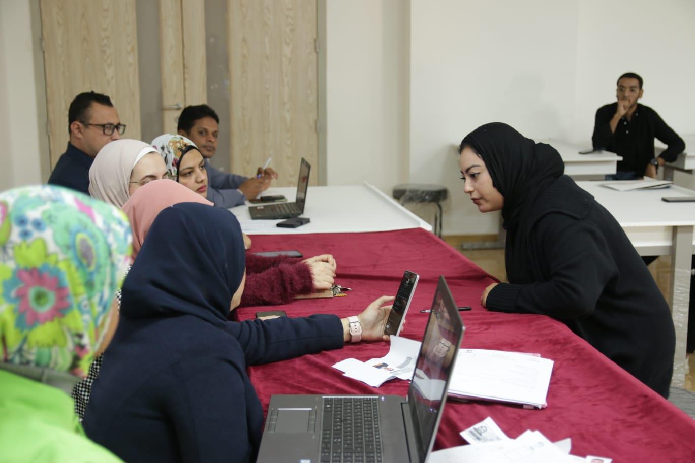 لجنة تحكيم الأعمال المشاركة بمهرجان إبداع تنتهي من أعمالها بجامعة طيبة التكنولوجية