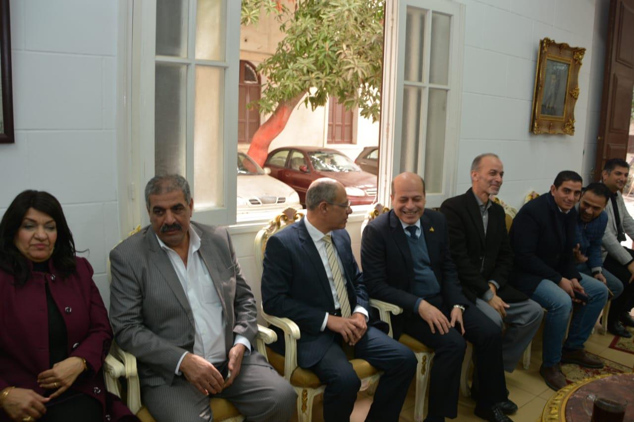 رئيس جامعة دمياط يزور كنيسة الروم الأرثوذكس  للتهنئة بعيد الميلاد المجيد