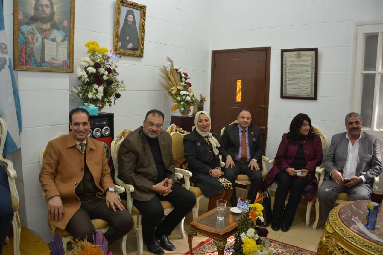 رئيس جامعة دمياط يزور كنيسة الروم الأرثوذكس  للتهنئة بعيد الميلاد المجيد