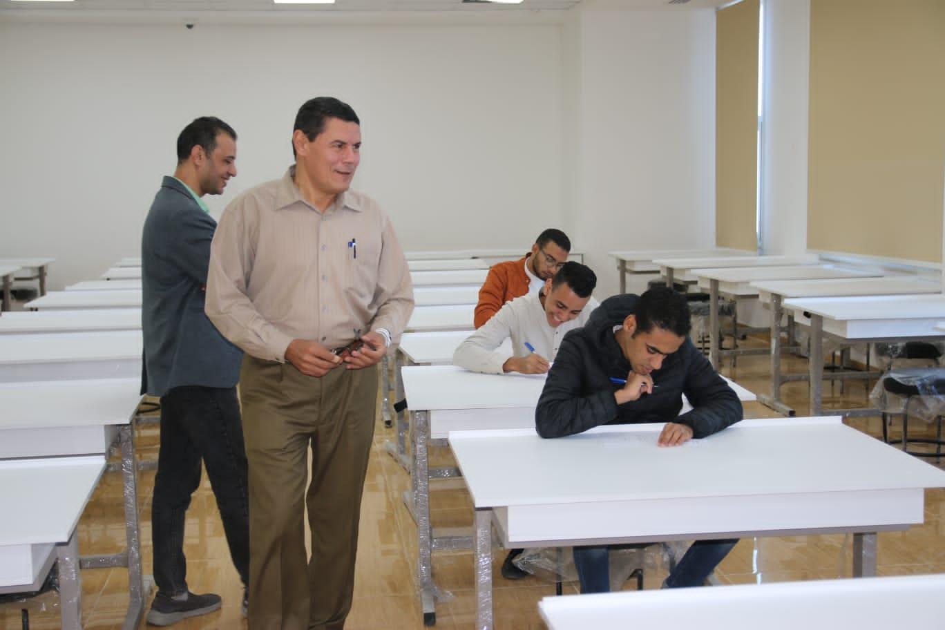 17 طالبا وطالبة يتنافسون في مسابقة الطالب المثالي والطالبة المثالية بجامعة طيبة التكنولوجية