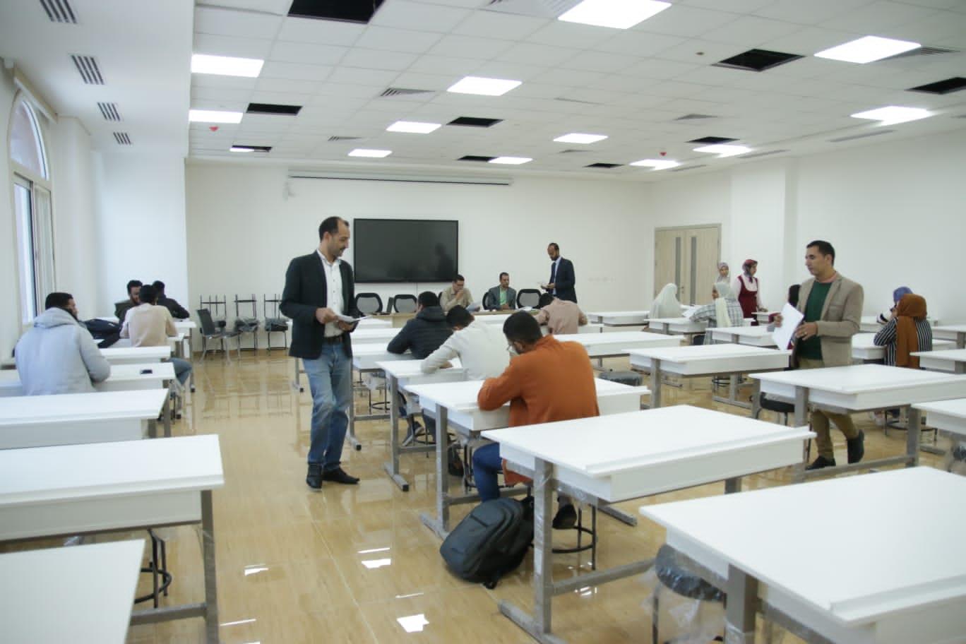 17 طالبا وطالبة يتنافسون في مسابقة الطالب المثالي والطالبة المثالية بجامعة طيبة التكنولوجية