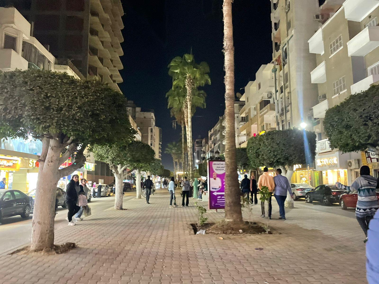 محافظ الإسماعيلية يتابع أعمال التطوير بشارع السلطان حسين وفتح شارع الجيش
