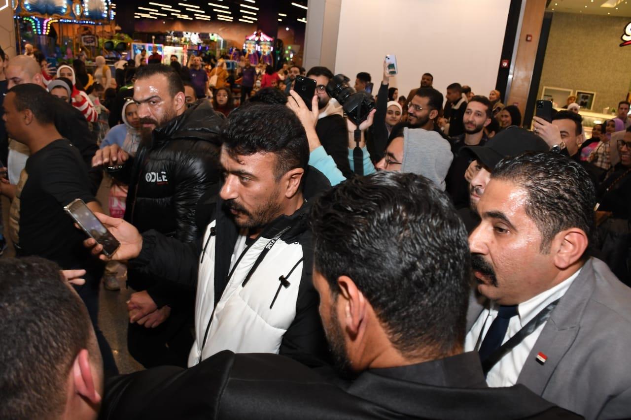 أبطال "الإسكندراني" يحضرون عرضه بالإسكندرية