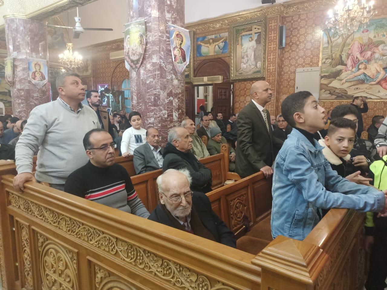 توافد الأقباط في الشرقية لأداء قداس عيد الميلاد المجيد