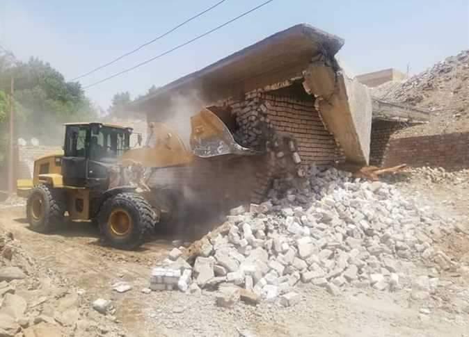 محافظ المنوفية يتابع جهود إزالة التعديات على الأراضي الزراعية ومنظومة المتغيرات المكانية