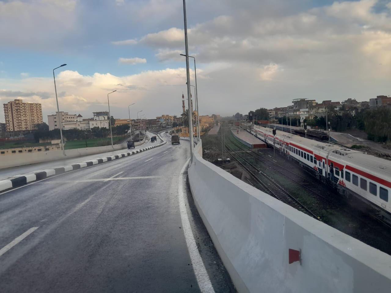 بدء التشغيل التجريبي لكوبري مزلقان أبو حمص الجديد بالبحيرة 
