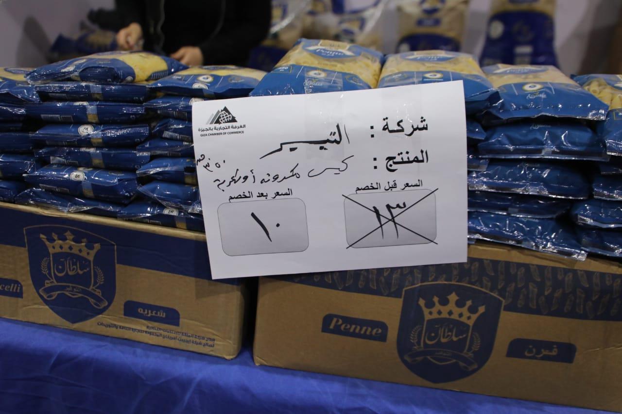 اللواء أحمد راشد محافظ الجيزة داخل معرض "أهلًا رمضان" بامبابه